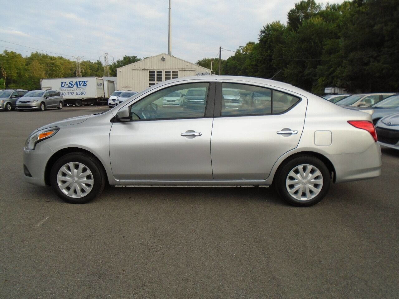 Used 2019 Nissan Versa SV image 2