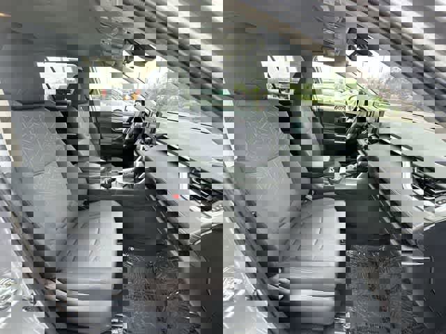 Used 2021 Toyota RAV4 XLE image 21