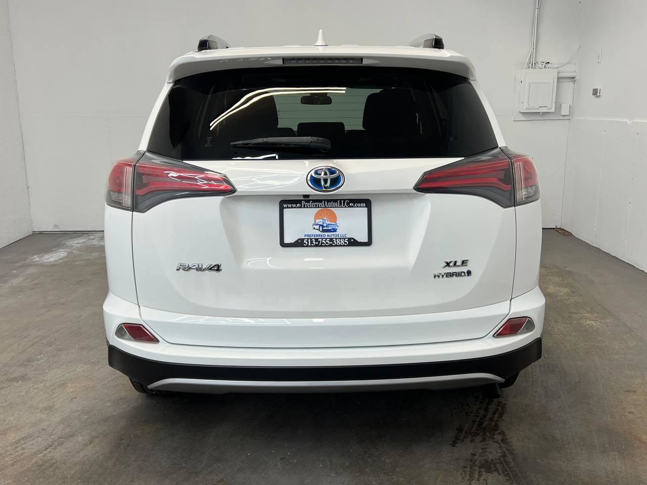 Used 2017 Toyota RAV4 XLE AWD/4WD image 5