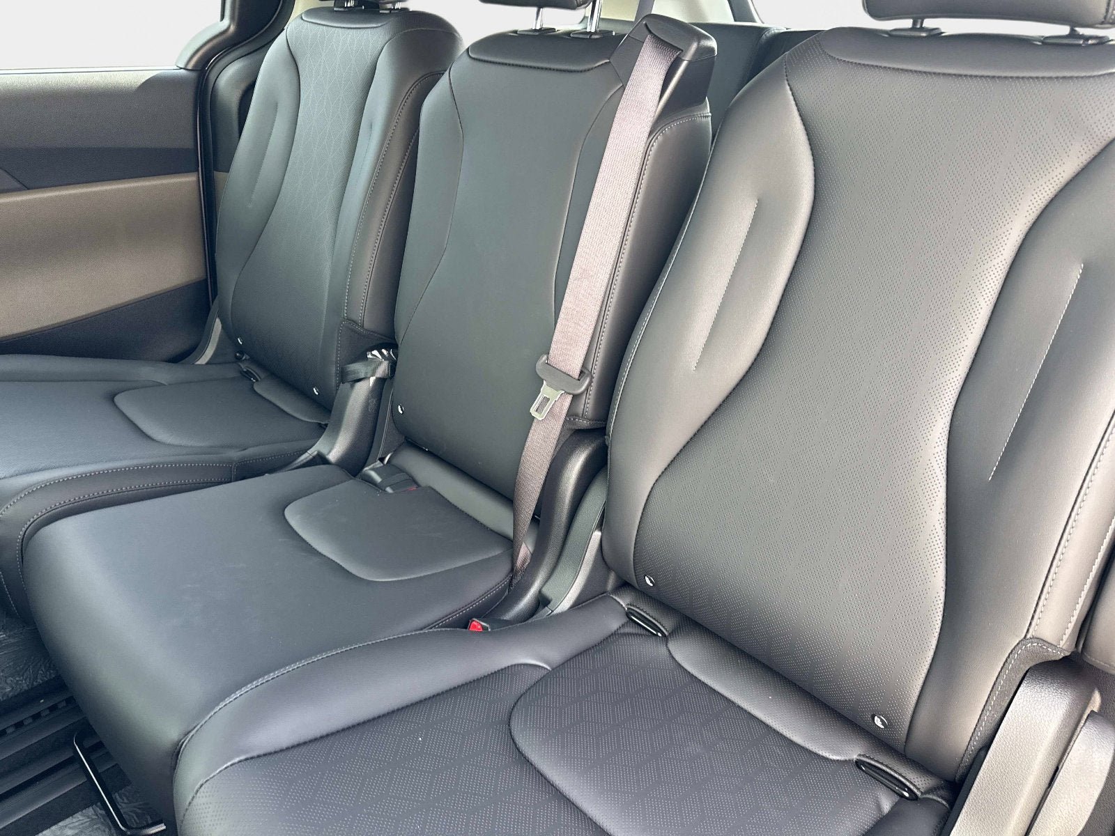 New 2026 Kia Carnival EX FWD image 11