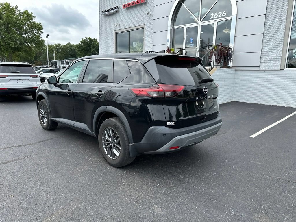 Used 2022 Nissan Rogue S AWD/4WD image 2