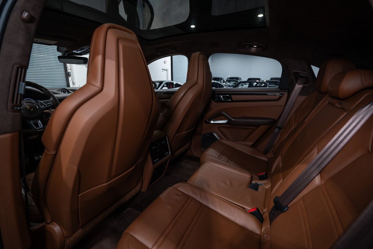 Used 2021 Porsche Cayenne Turbo AWD/4WD image 30