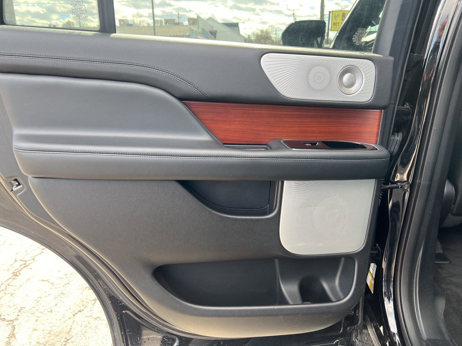 Used 2021 Lincoln Navigator Reserve image 25