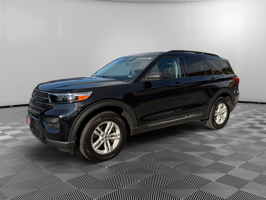 Used 2024 Ford Explorer XLT image 3