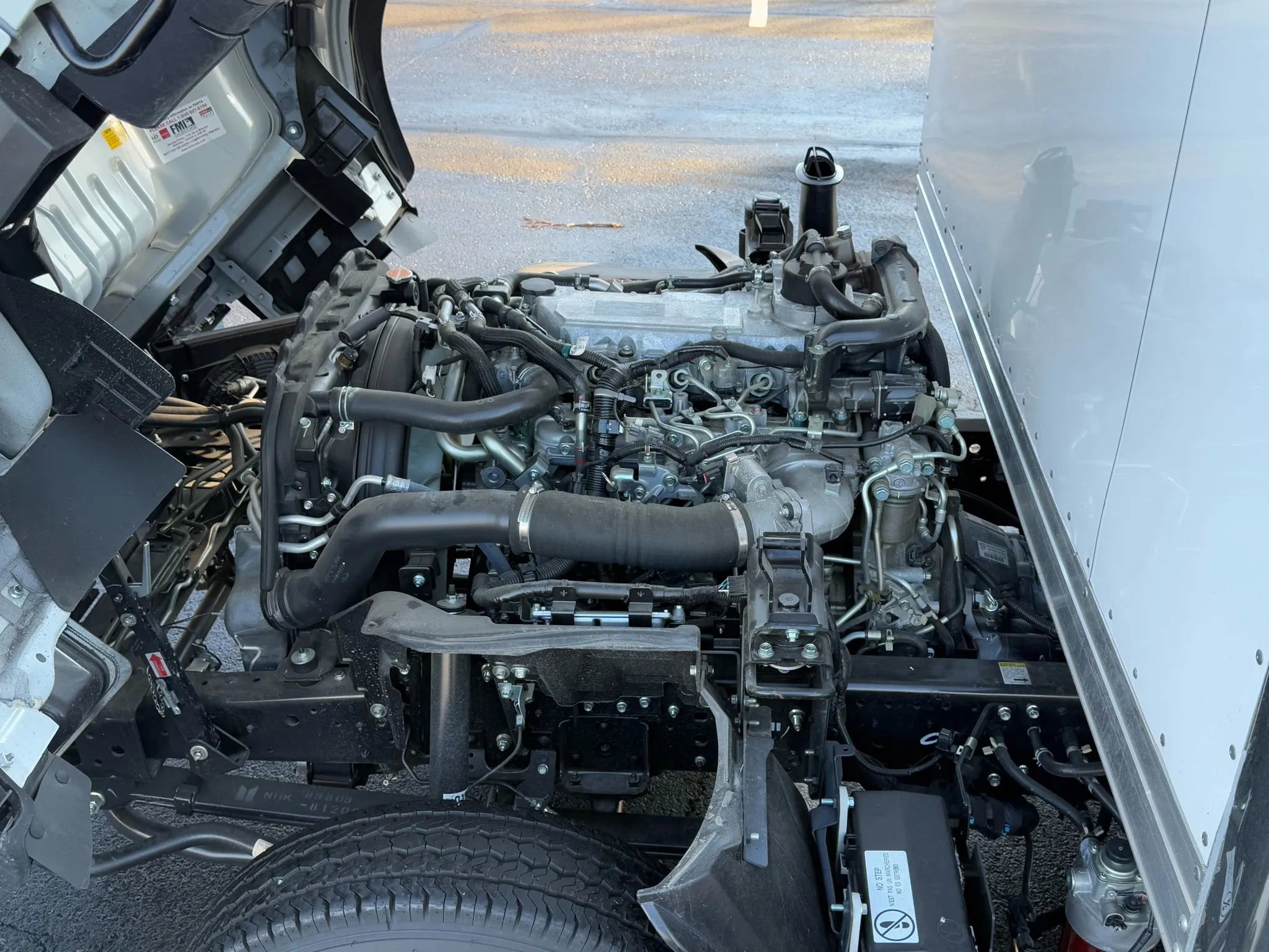 Used 2023 Isuzu NPR image 30