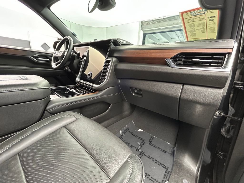 Used 2025 GMC Yukon Denali AWD/4WD image 60