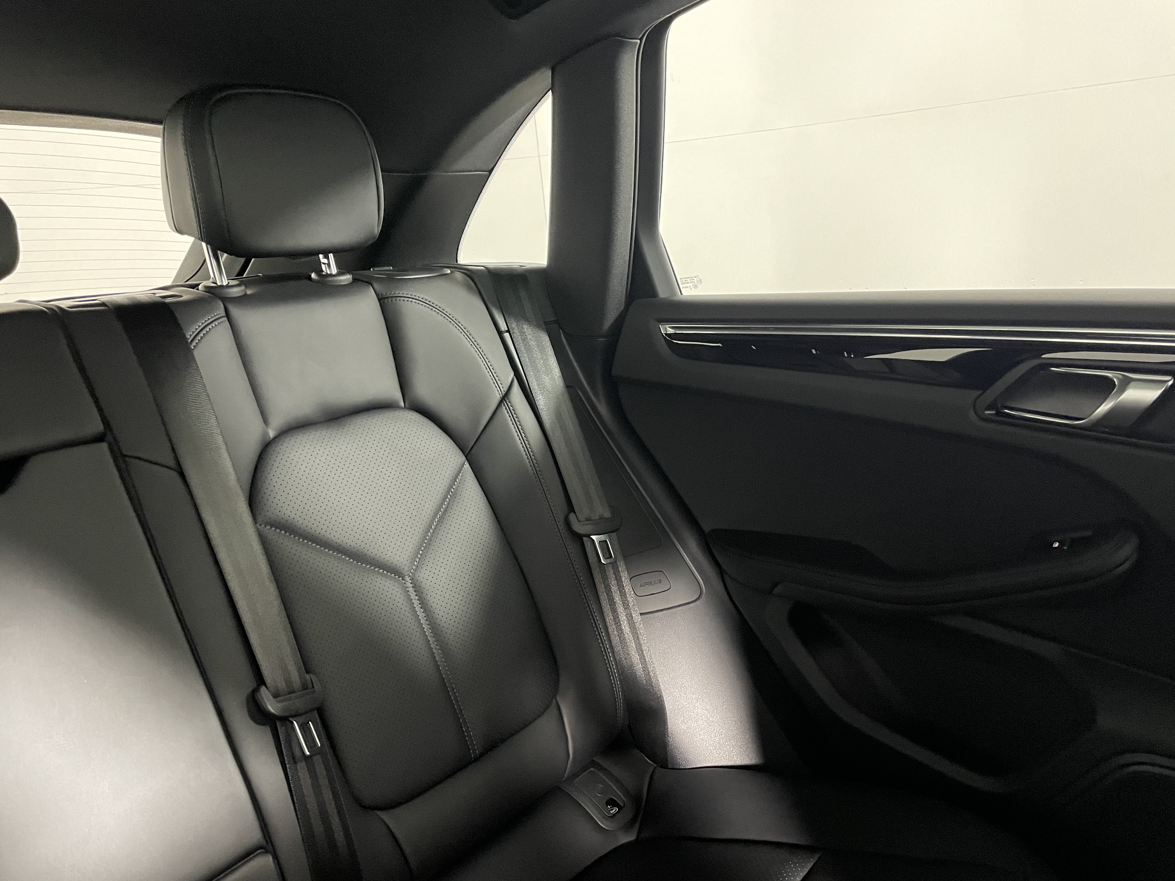 Certified 2026 Porsche Macan AWD/4WD image 17