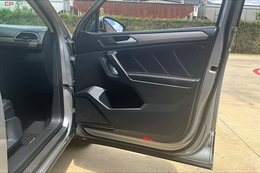 Used 2022 Volkswagen Tiguan SE image 25