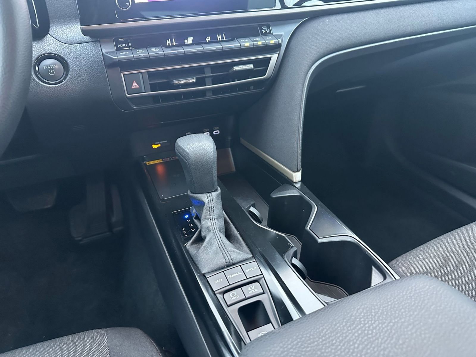 Used 2025 Toyota Camry LE image 40