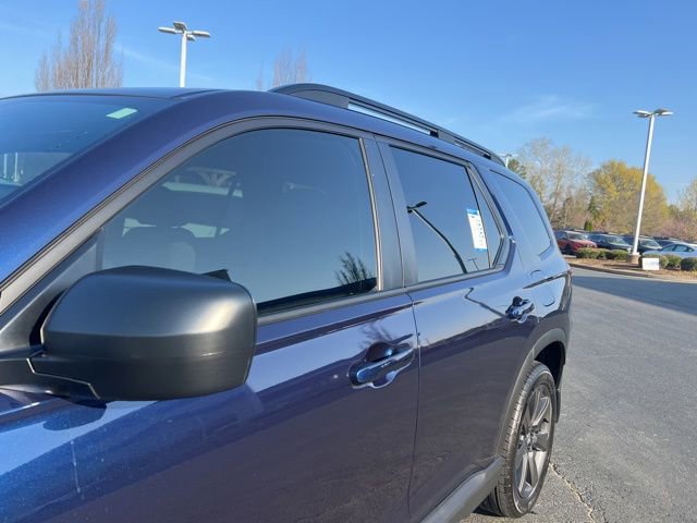 Certified 2025 Honda Pilot Sport image 13