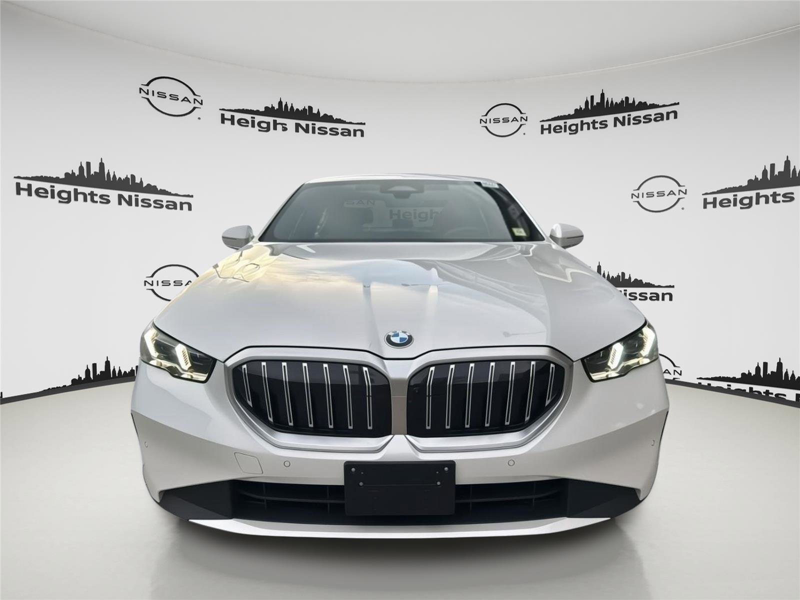Used 2025 BMW 530i xDrive w/ Premium Package image 2