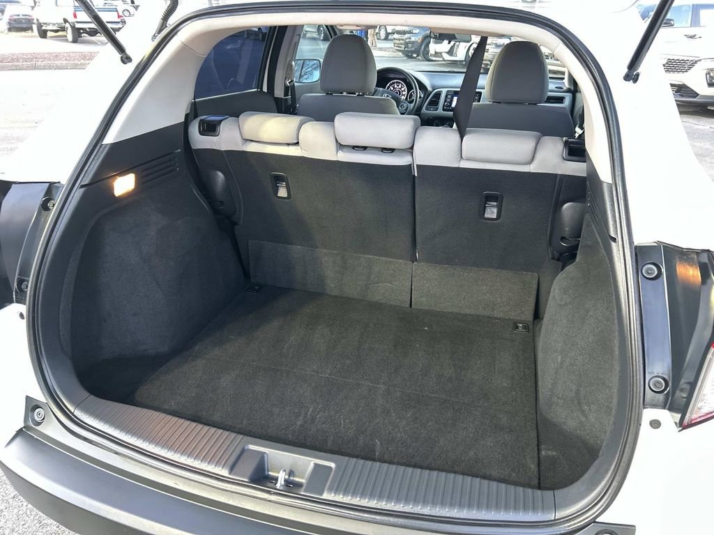 Used 2021 Honda HR-V LX image 13