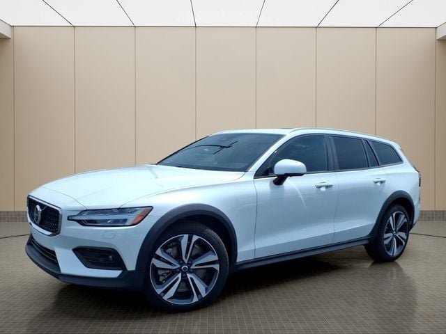 New 2026 Volvo V60 B5 Cross Country Plus w/ Climate Package AWD/4WD image 2