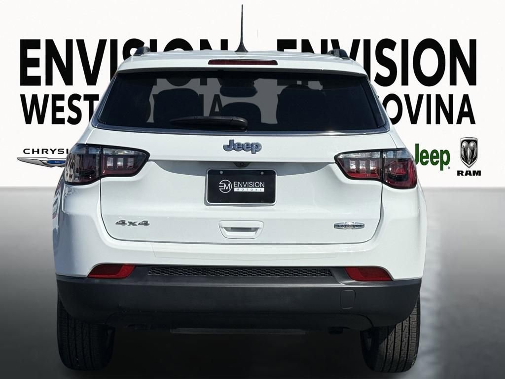 Used 2025 Jeep Compass Latitude image 9