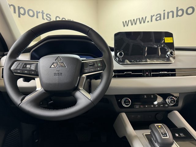 Used 2024 Mitsubishi Outlander 4WD Plug-In Hybrid image 9