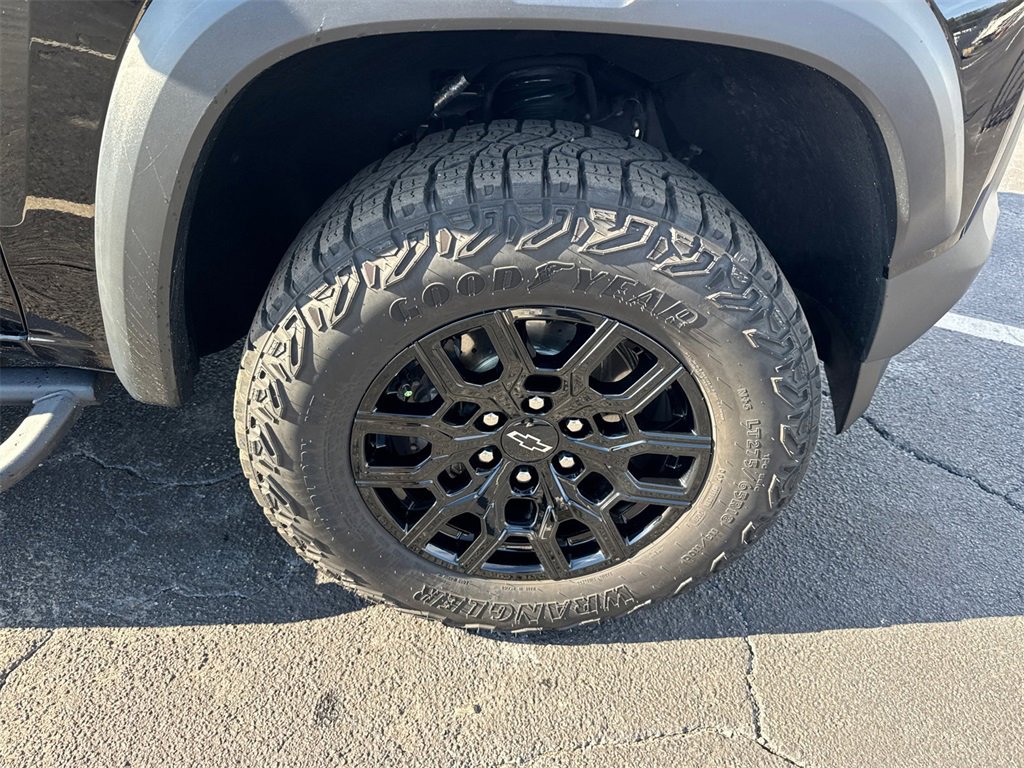 Used 2024 Chevrolet Colorado Trail Boss w/ Technology Package image 13