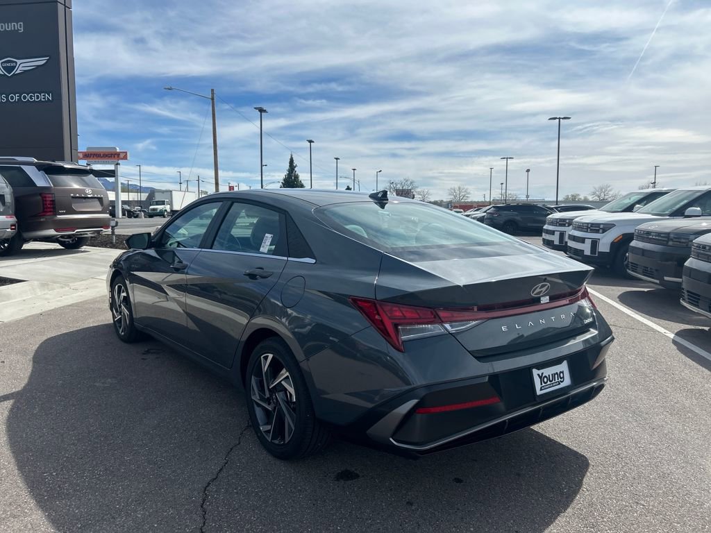 Used 2025 Hyundai Elantra Limited image 7