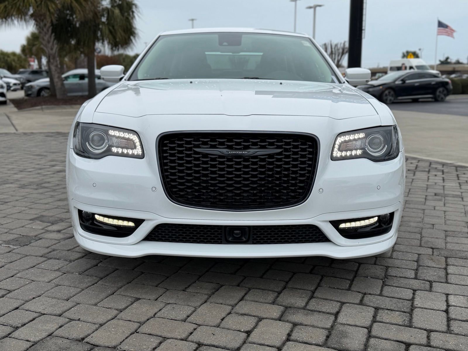 Used 2022 Chrysler 300 Touring L w/ Safetytec Plus Group image 5