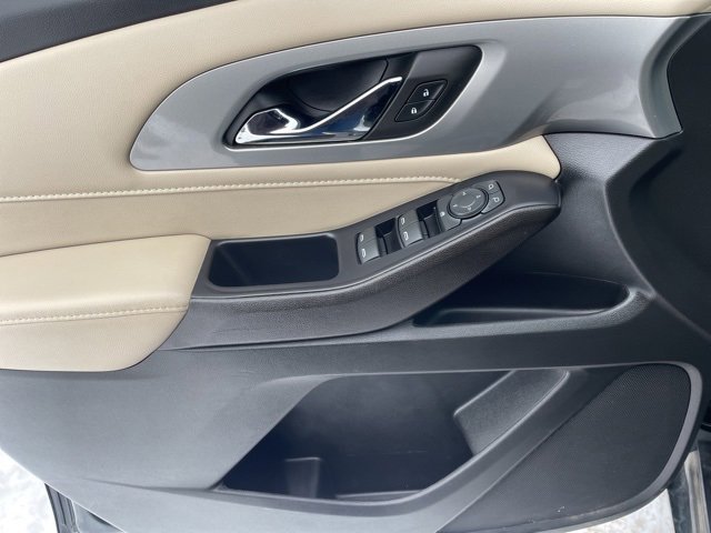 Used 2022 Chevrolet Traverse LS image 19