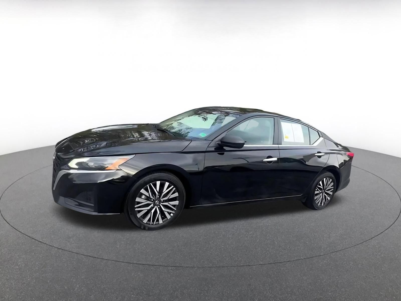 Used 2025 Nissan Altima 2.5 SV image 8