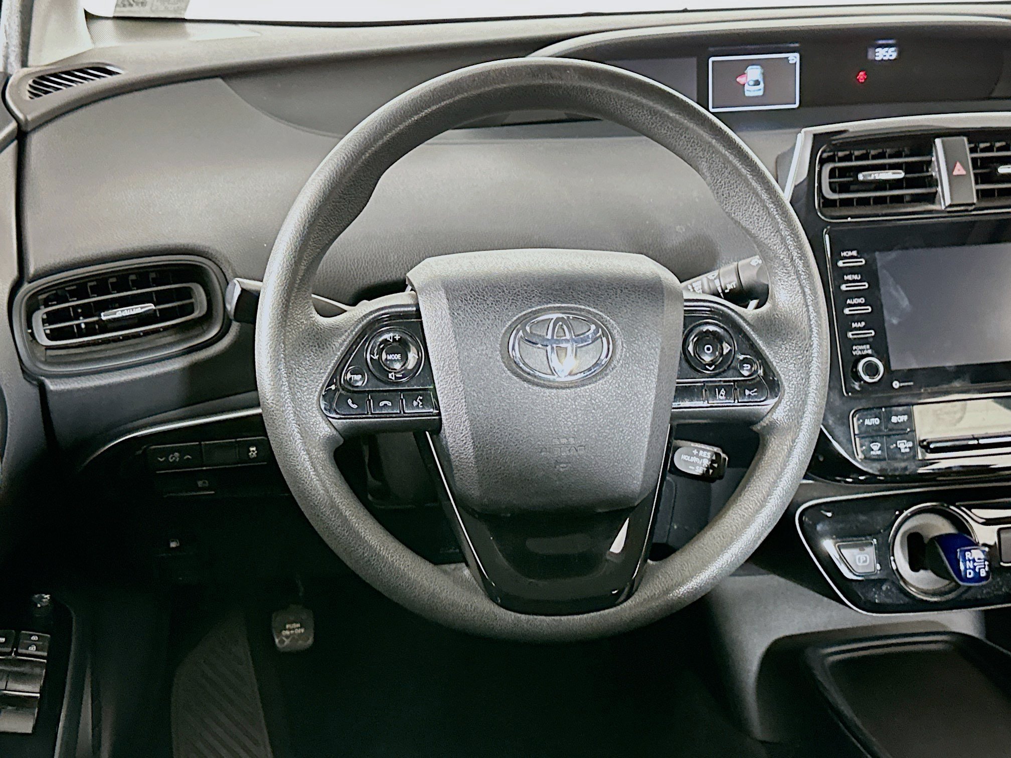 Used 2021 Toyota Prius L Eco w/ Carpet Mat Package (TMS) FWD image 17