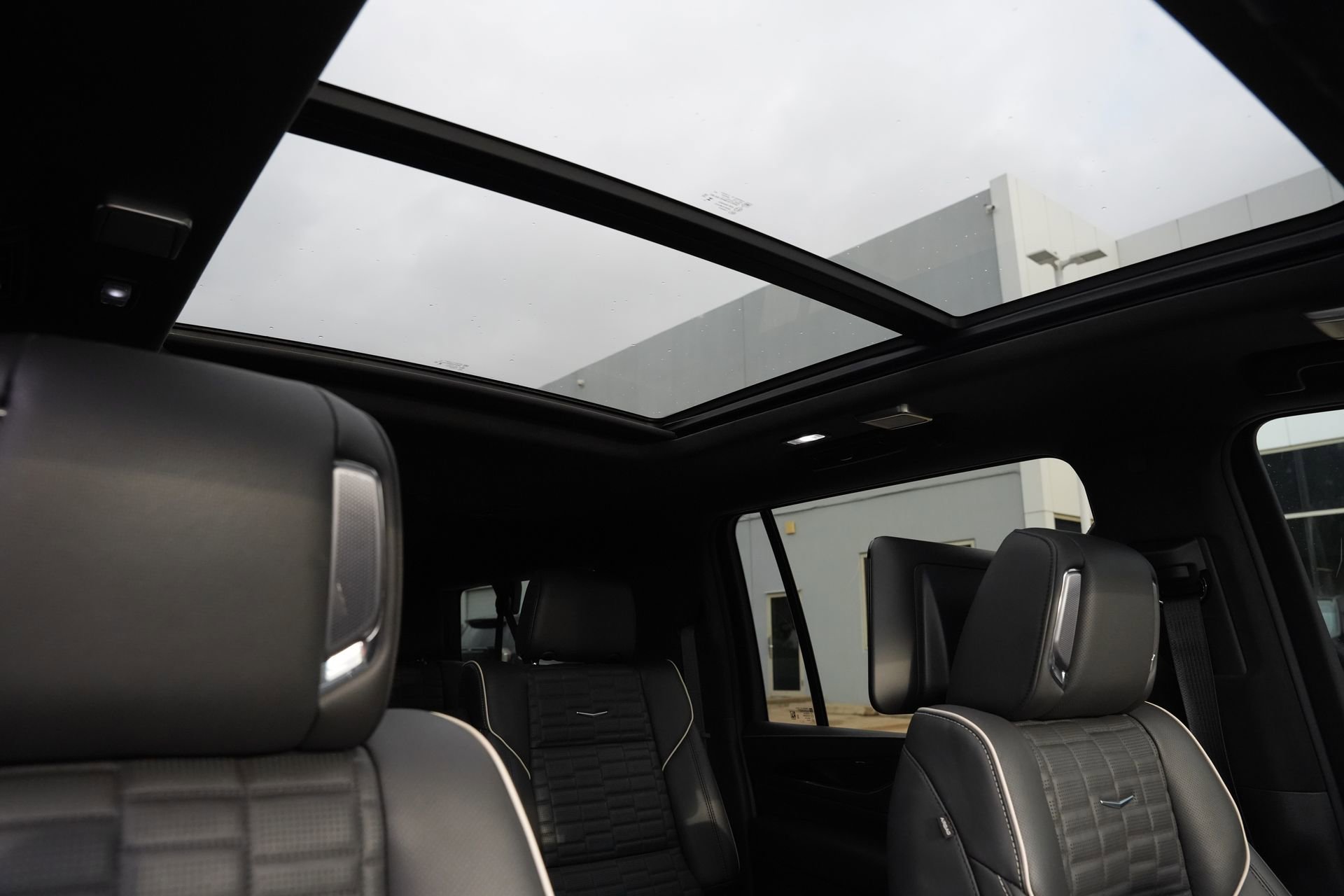 Certified 2024 Cadillac Escalade ESV V w/ Heavy-Duty Trailer Package image 27