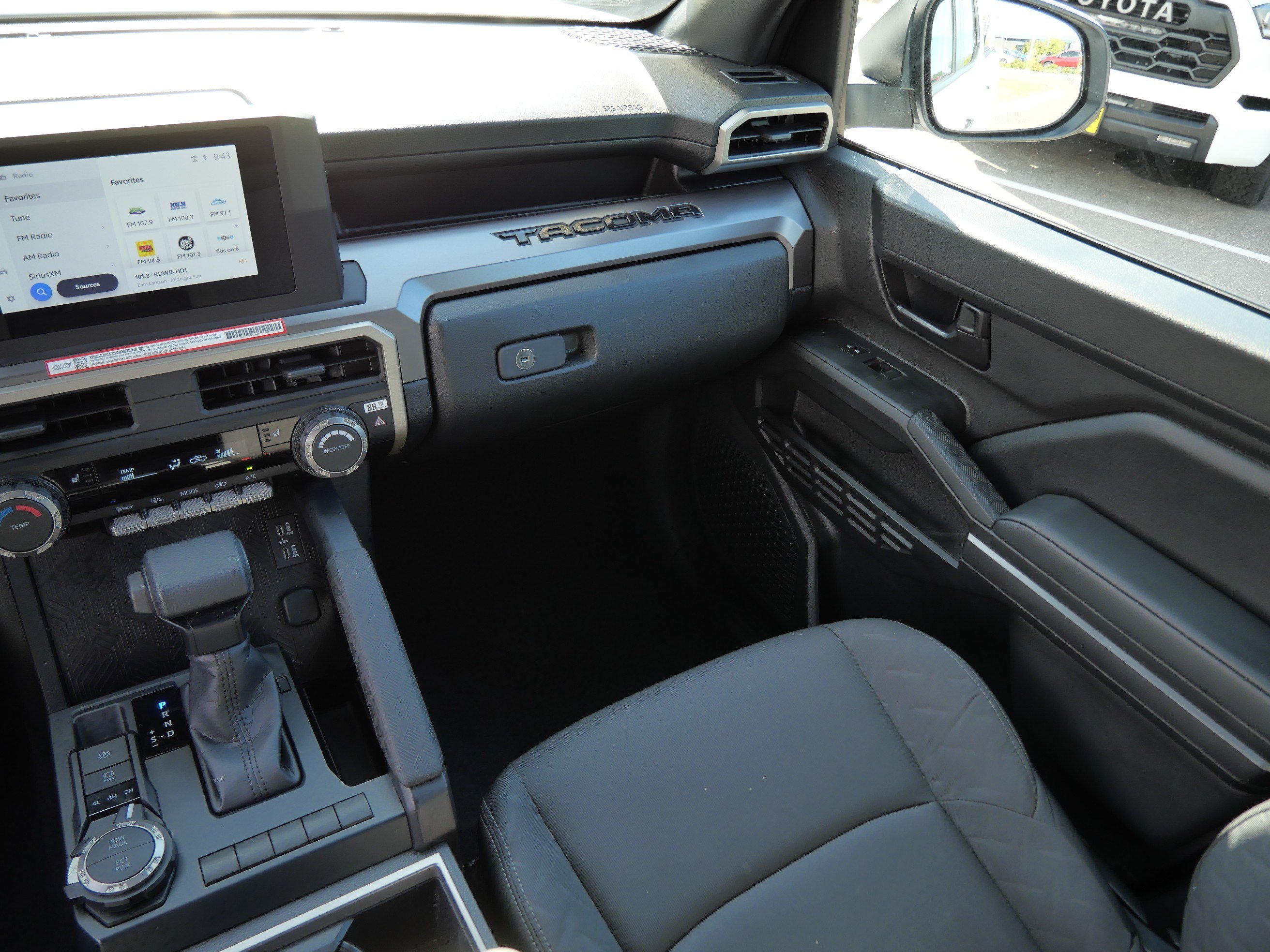 Certified 2024 Toyota Tacoma SR5 AWD/4WD image 12
