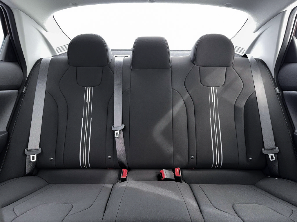 New 2026 Hyundai Elantra Hybrid FWD image 17