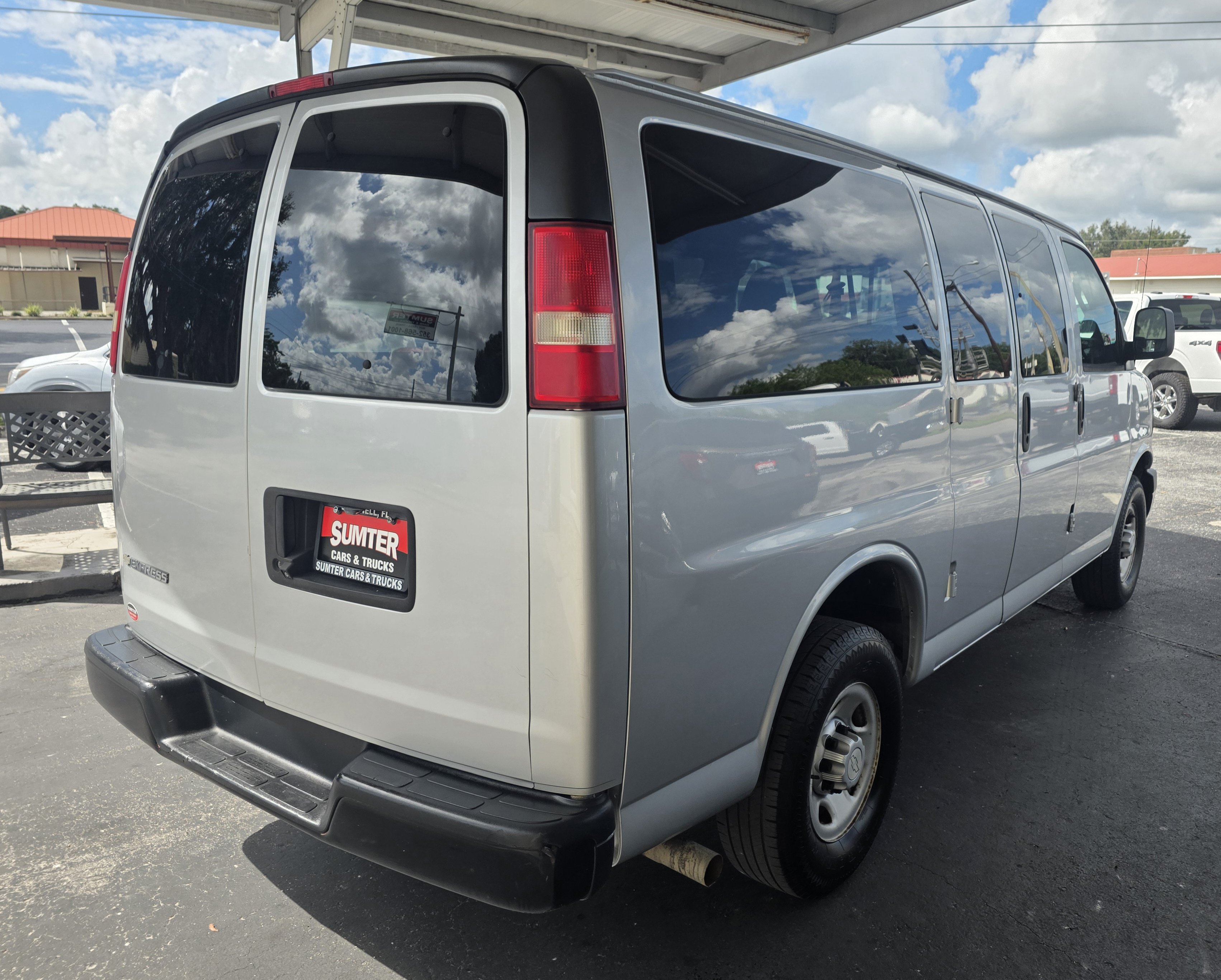 Used 2017 Chevrolet Express 2500 LS RWD image 7