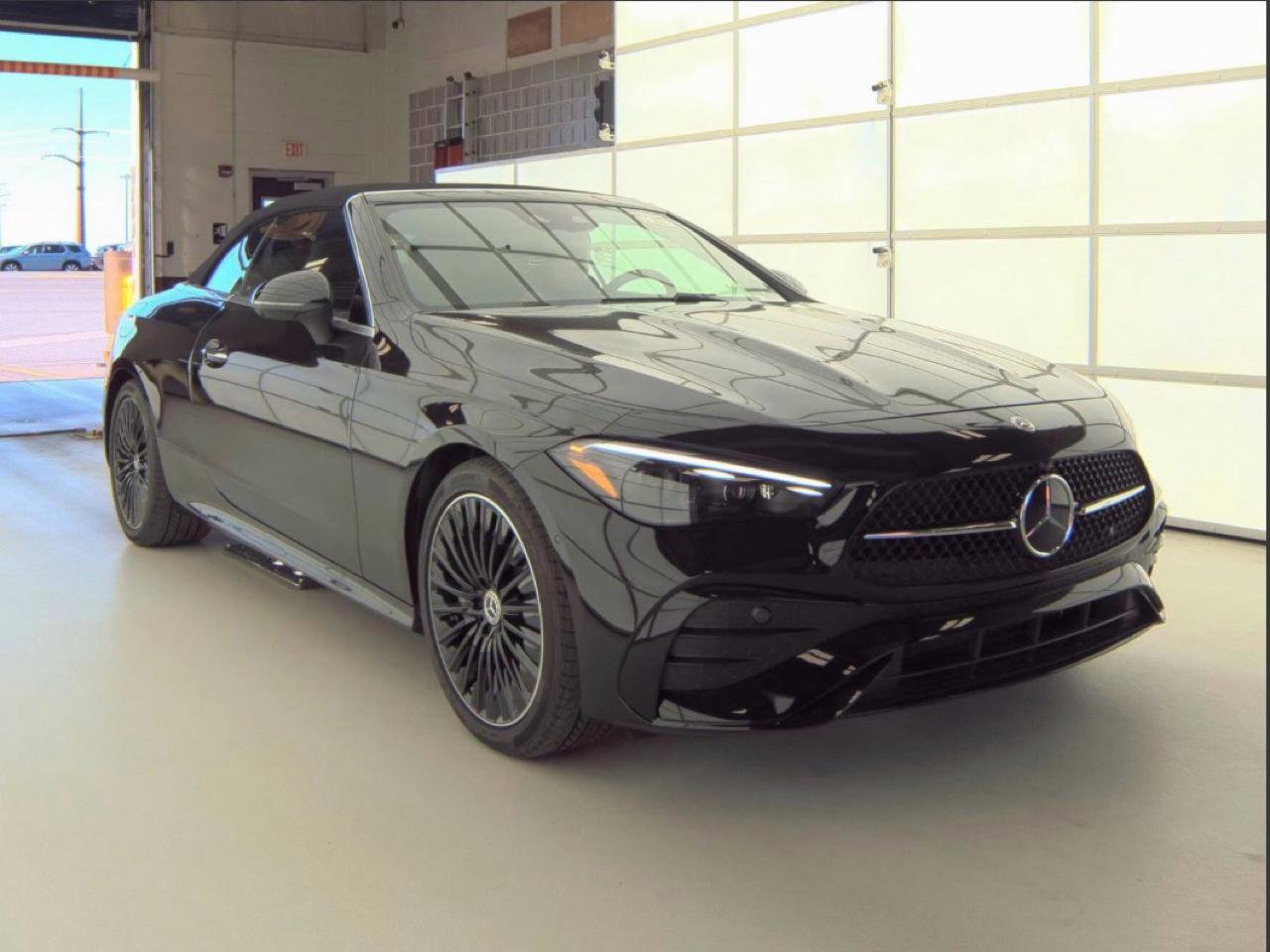 Used 2024 Mercedes-Benz CLE 450 4MATIC Cabriolet image 4