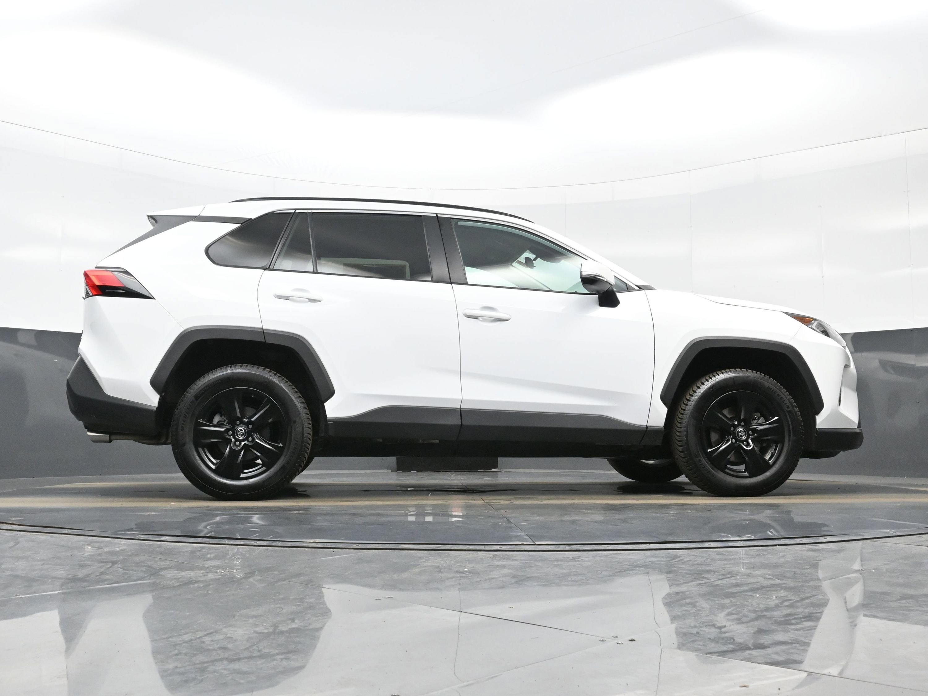 Used 2021 Toyota RAV4 XLE AWD/4WD image 33