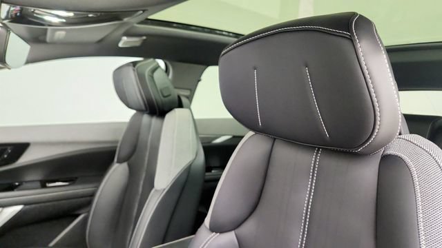 Used 2025 Cadillac Optiq Sport 1 AWD/4WD image 47