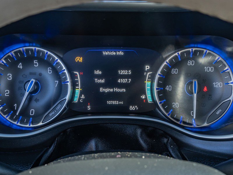 Used 2020 Chrysler Pacifica Limited image 29