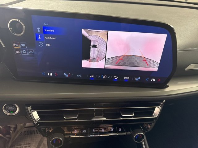 Used 2024 Chevrolet Traverse LT image 27