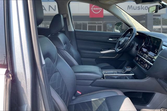 Used 2023 Nissan Pathfinder Platinum FWD image 29