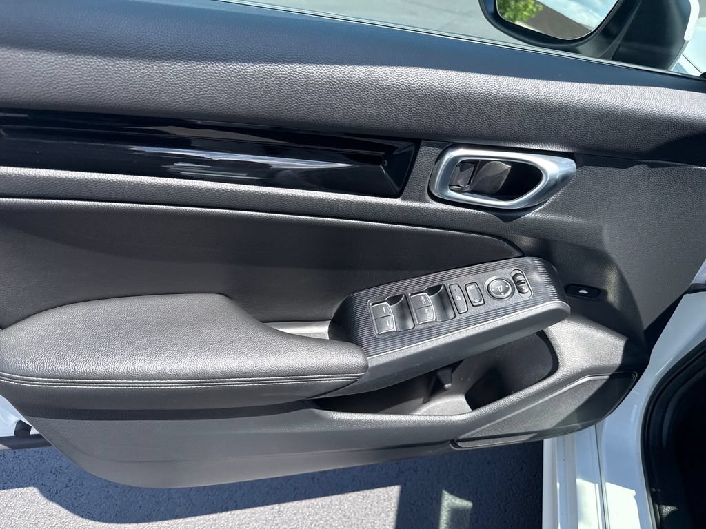 Used 2023 Honda Civic Touring image 9