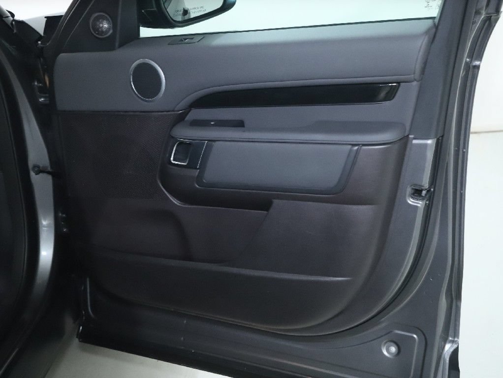 Used 2017 Land Rover Discovery SE AWD/4WD image 38