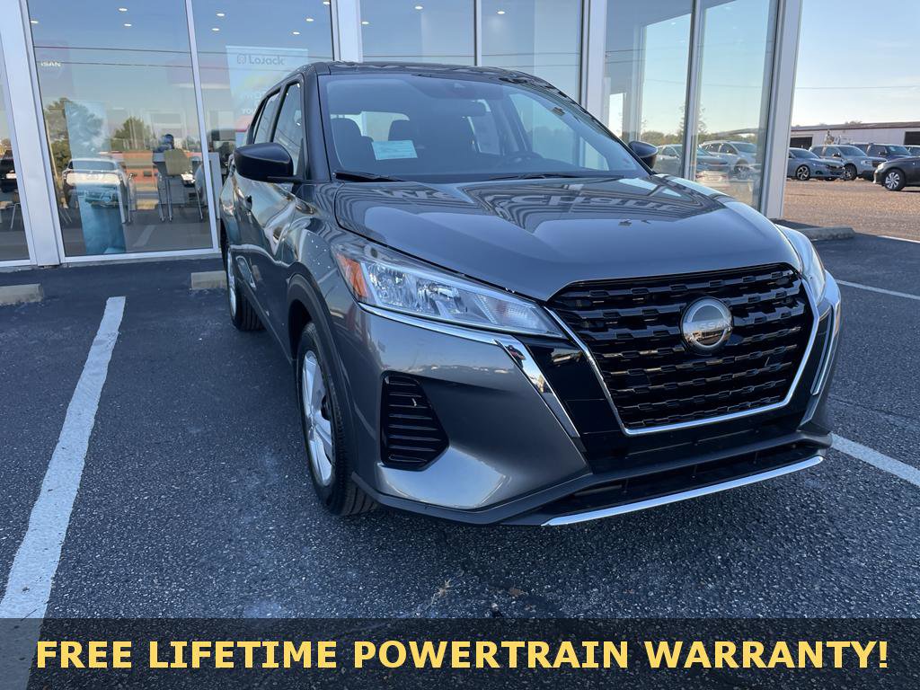 New 2025 Nissan Kicks Play S