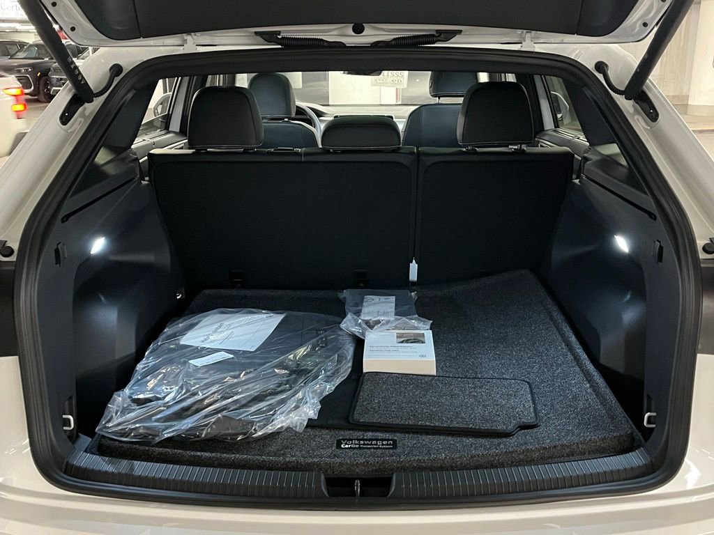 New 2026 Volkswagen Atlas Cross Sport SE image 39