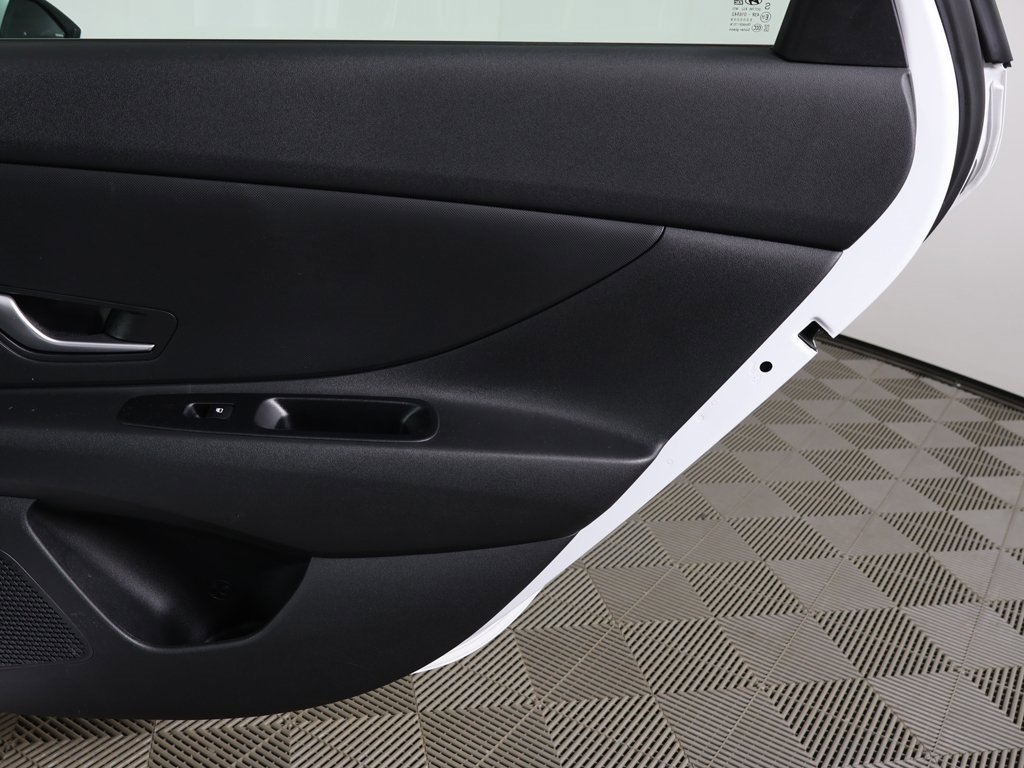 Used 2025 Hyundai Elantra Blue image 22