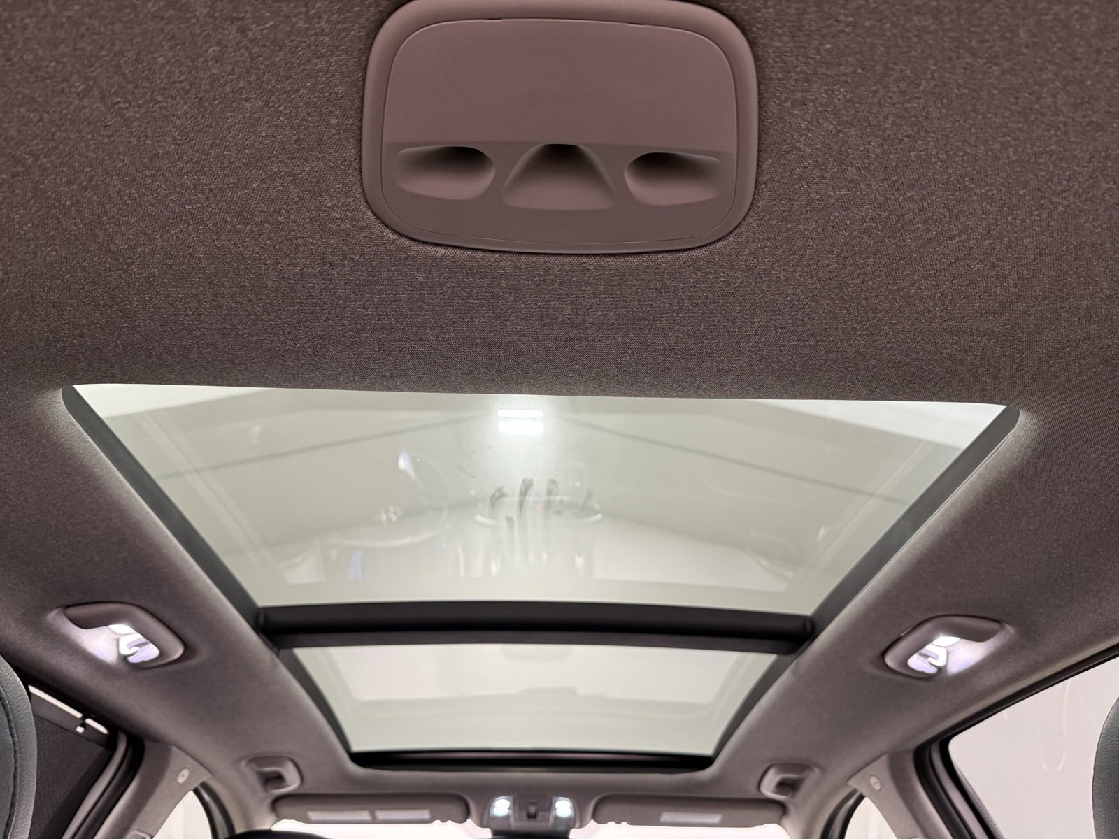 Used 2019 Hyundai Santa Fe Limited image 9