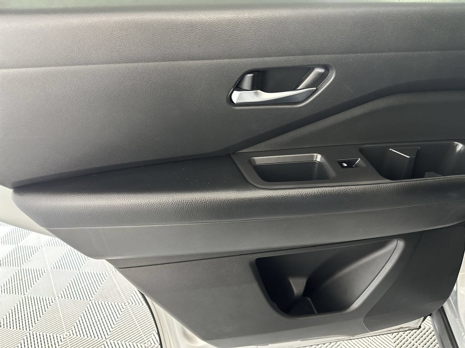 Certified 2022 Nissan Pathfinder SV FWD image 30