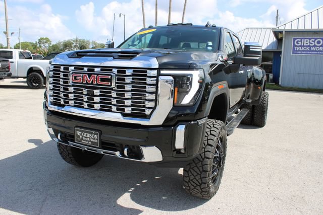 Used 2024 GMC Sierra 3500 Denali w/ Denali Reserve Package AWD/4WD image 3