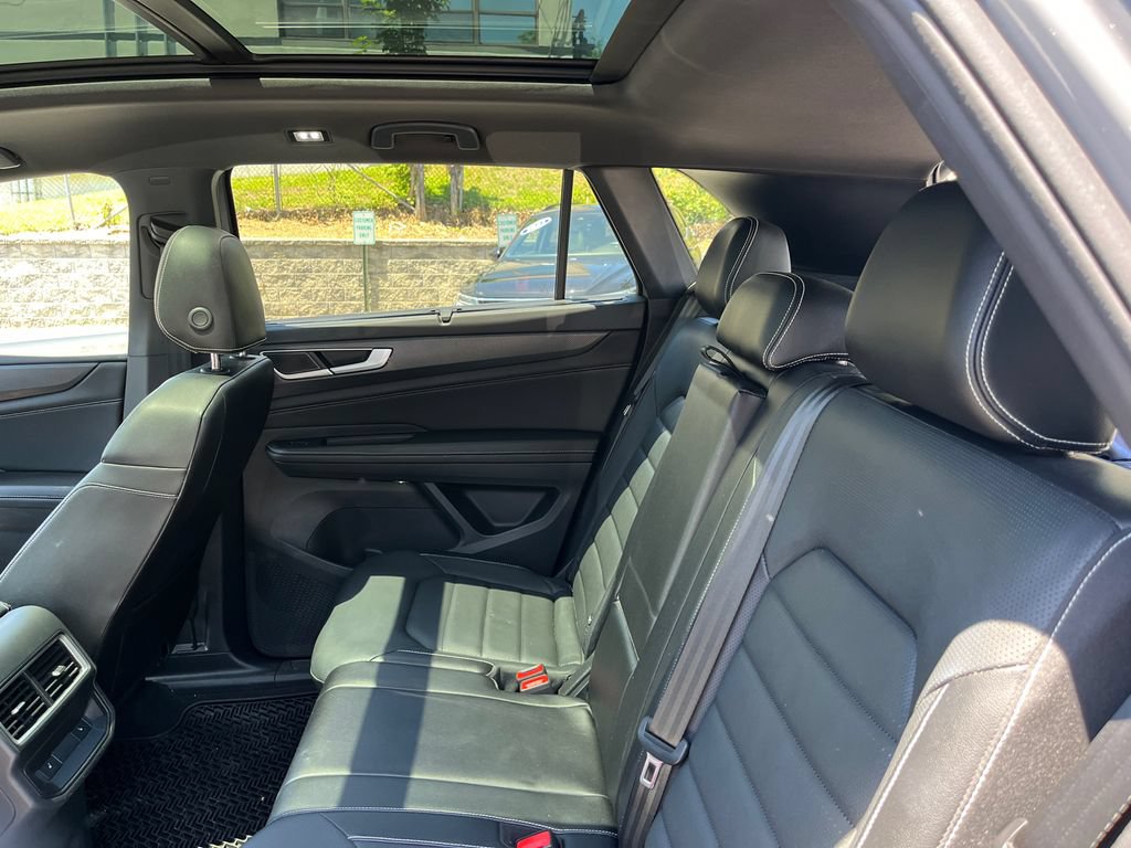 Used 2024 Volkswagen Atlas Cross Sport SEL R-Line AWD/4WD image 18