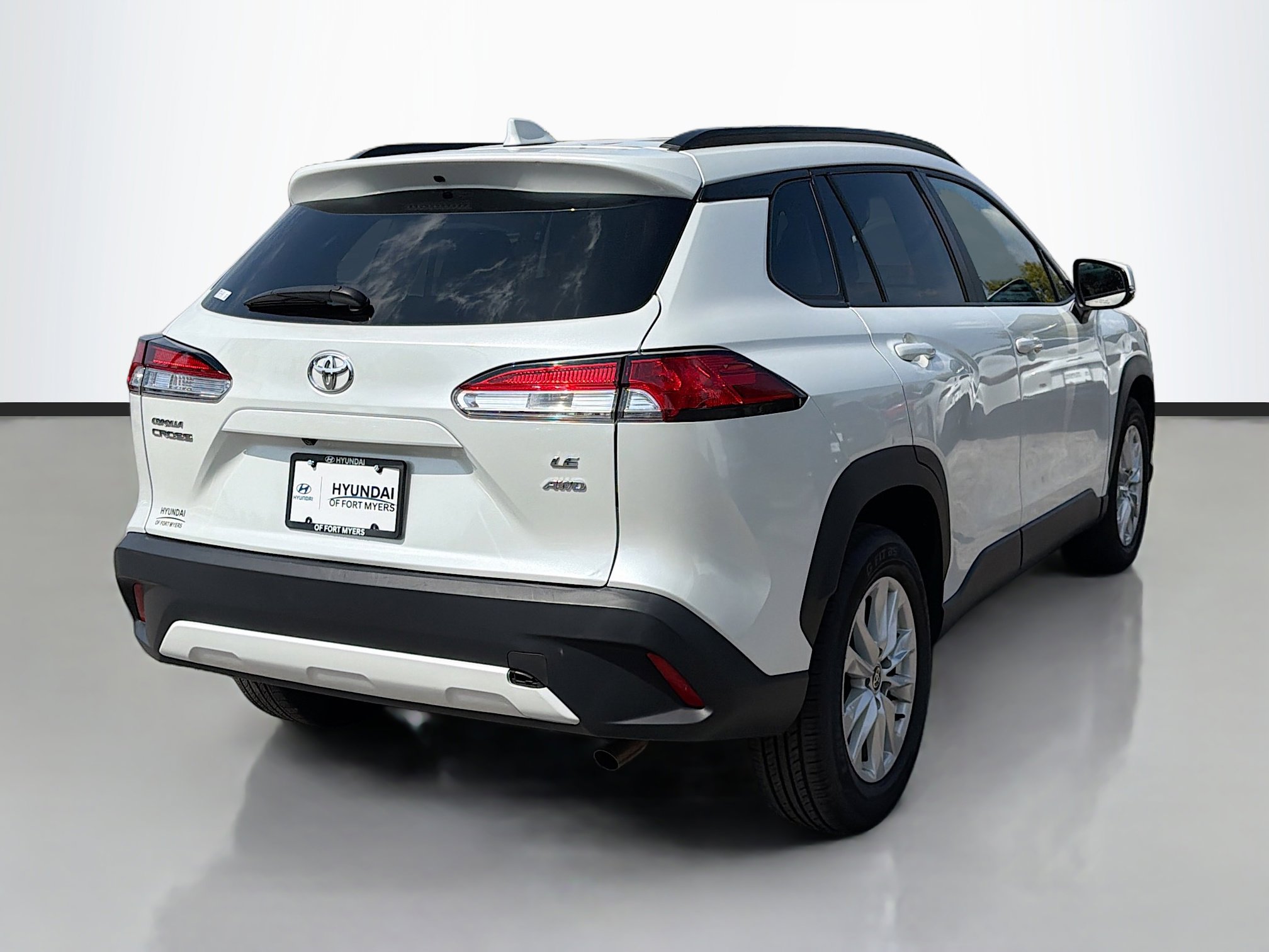 Used 2023 Toyota Corolla Cross LE image 3