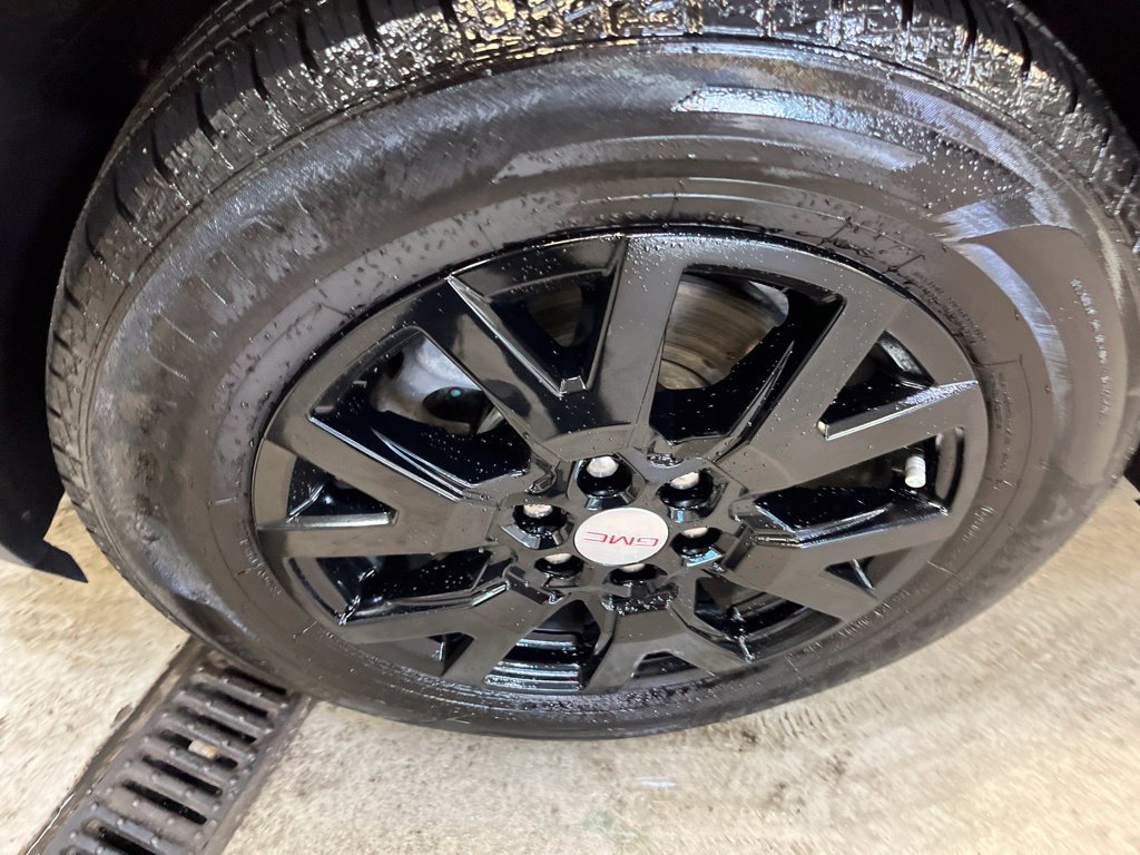 Used 2023 GMC Acadia SLT AWD/4WD image 10
