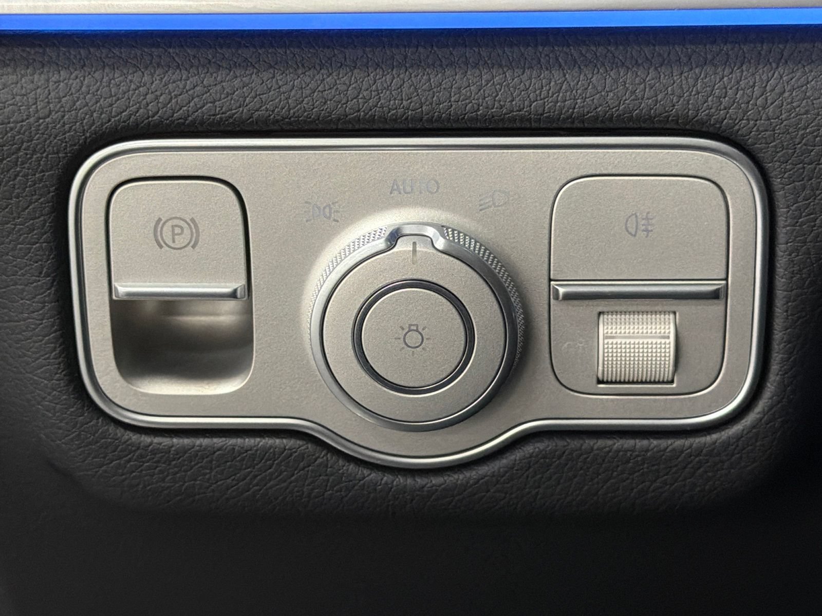 Used 2026 Mercedes-Benz GLS 450 4MATIC w/ AMG Line Exterior image 32
