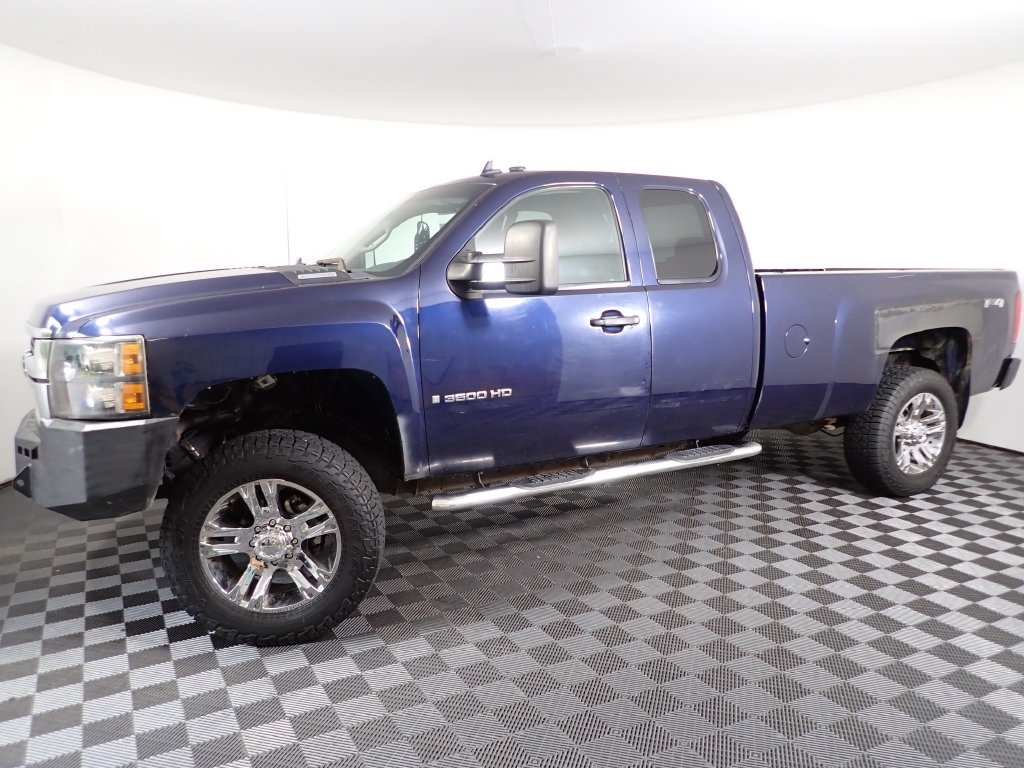 Used 2009 Chevrolet Silverado 3500 LT w/ Interior Plus Package AWD/4WD image 8