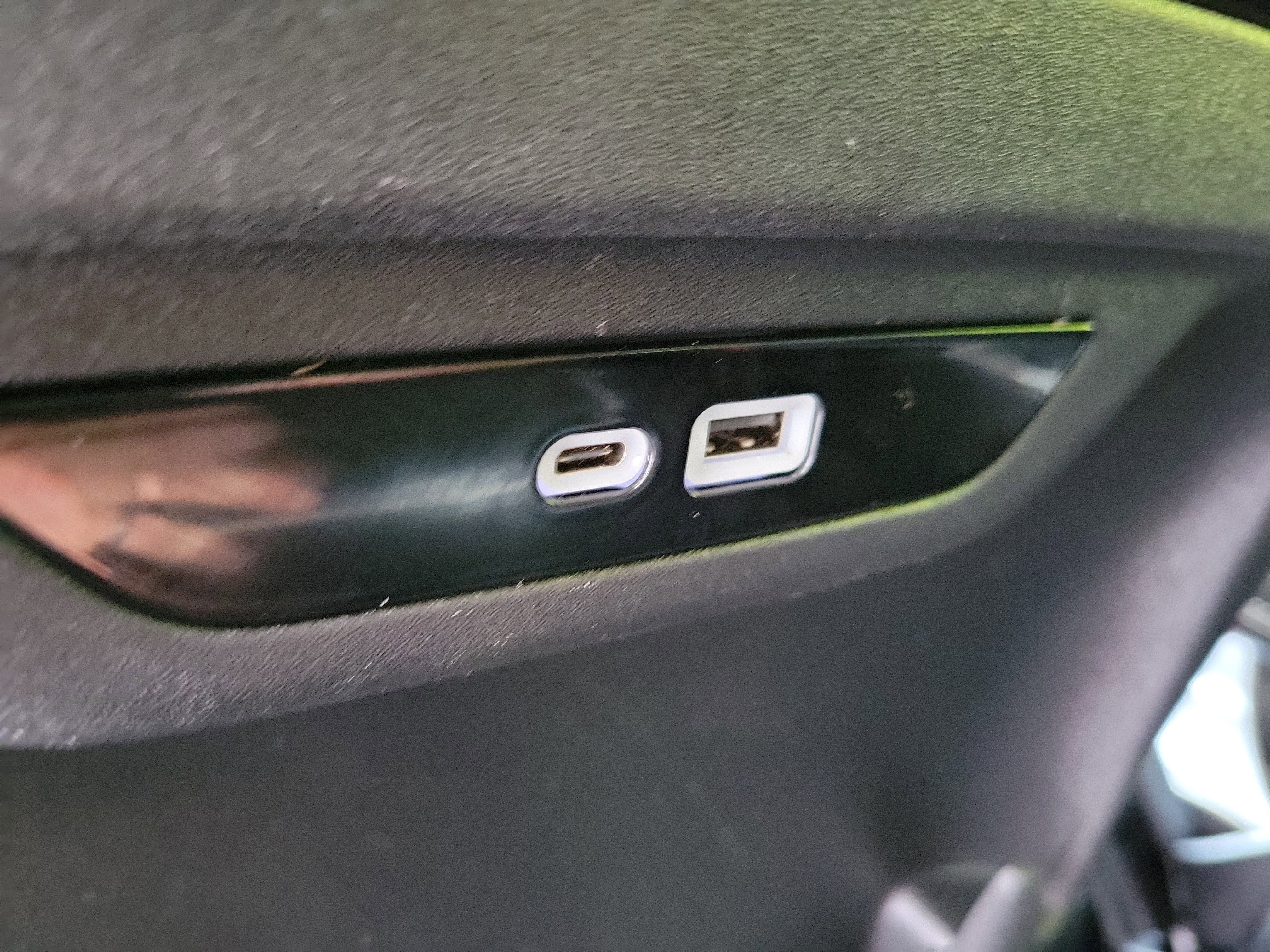 Used 2025 Chrysler Pacifica Limited image 14