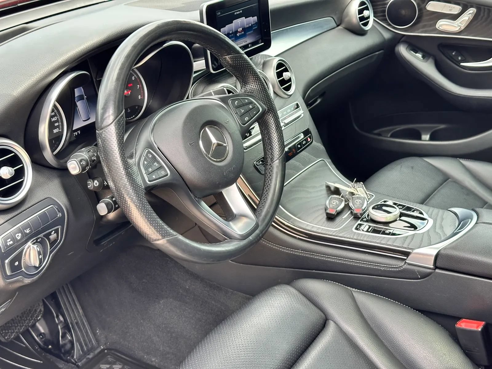 Used 2018 Mercedes-Benz GLC 300 4MATIC w/ Premium Package image 10